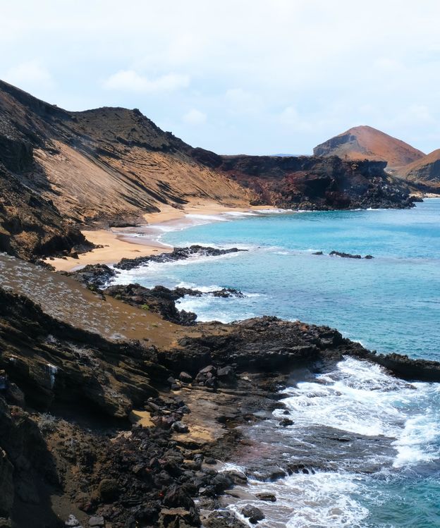 Photo of St-Barthélémy Island, Galapagos, coastline. By Nathalie Marquis on Unsplash